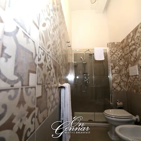 לינה וארוחת בוקר On Gennar נאפולי