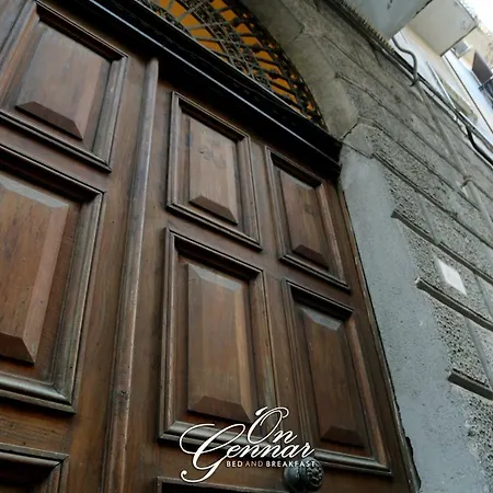 On Gennar Couette-café Naples